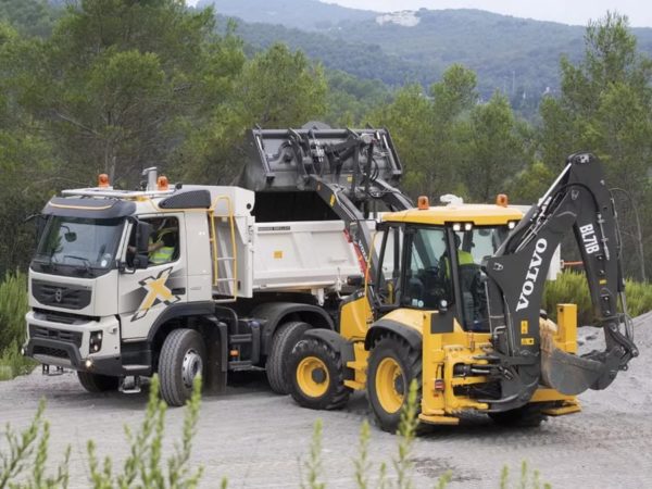 Отзывы об экскаваторах-погрузчиках Volvo BL71