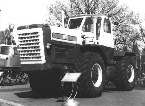 Двигатель трактора Т-125