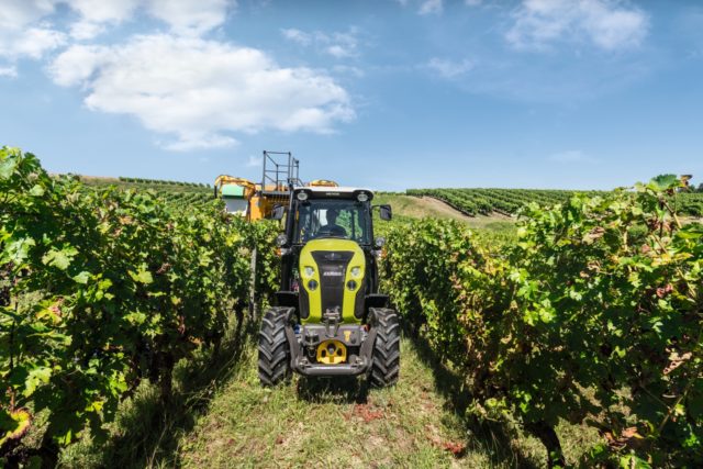 claas: на российский рынок выведен узкоколейный трактор nexos