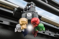 Компания John Deere представила умную систему управления форсунками ExactApply