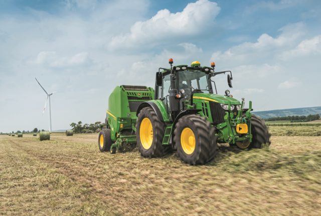 Компания John Deere одержала двойную победу в рамках премии «Трактор года 2022»