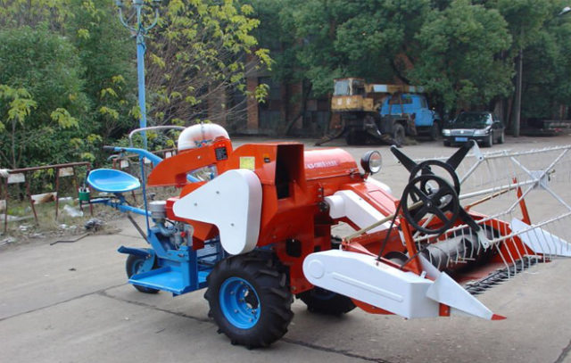 Мини-комбайн Заря MZK-800