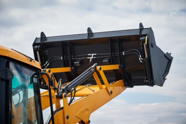 Российская компания AGB Construction Machinery представляет инновационный экскаватор-погрузчик на выставке CTT EXPO 2022