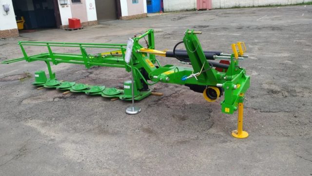 Косилка КДН-3.1 в работе