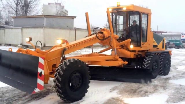 О различных модификациях автогрейдеров ДЗ-122